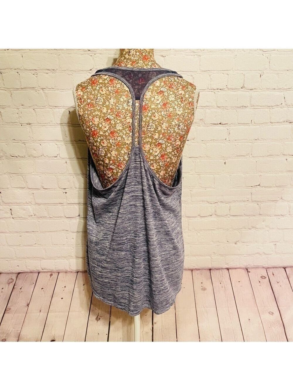 Layer 8 Women's Active Performance Tank 5️⃣✖️3️⃣0️⃣ - Picture 5 of 7